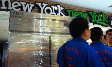 Moving 4 chiller @ CentrePoint for new york cafe on 21 Aug 11